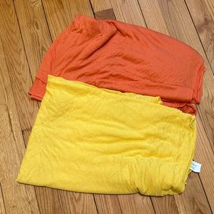 2 scarfs/wraps